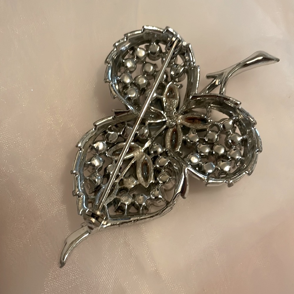 1950’s Vintage Coro Pegasus leaf with Turquoise and AB Rhinestones - Picture 3 of 5